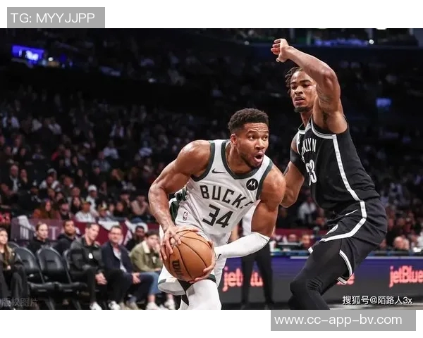 克拉克斯顿上半场表现惊艳7投5中砍下11分8篮板外线命中率完美