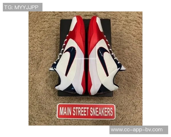 康涅狄格大学球员脚踩哈士奇PE球鞋引发媒体热议 康涅狄格大学球员脚踩哈士奇PE球鞋引发媒体热议