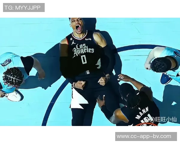 浓眉称赞里夫斯表现出色球迷高喊MVP展现支持与期待